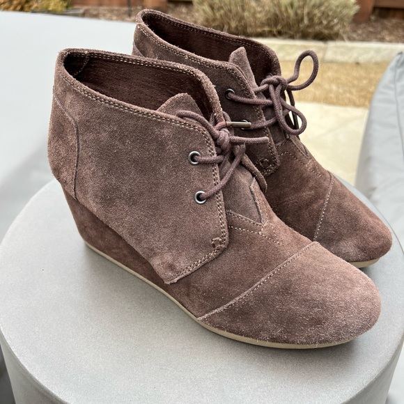 Toms Shoes - Tom’s Desert Suede Wedge Bootie Size 10 Brown